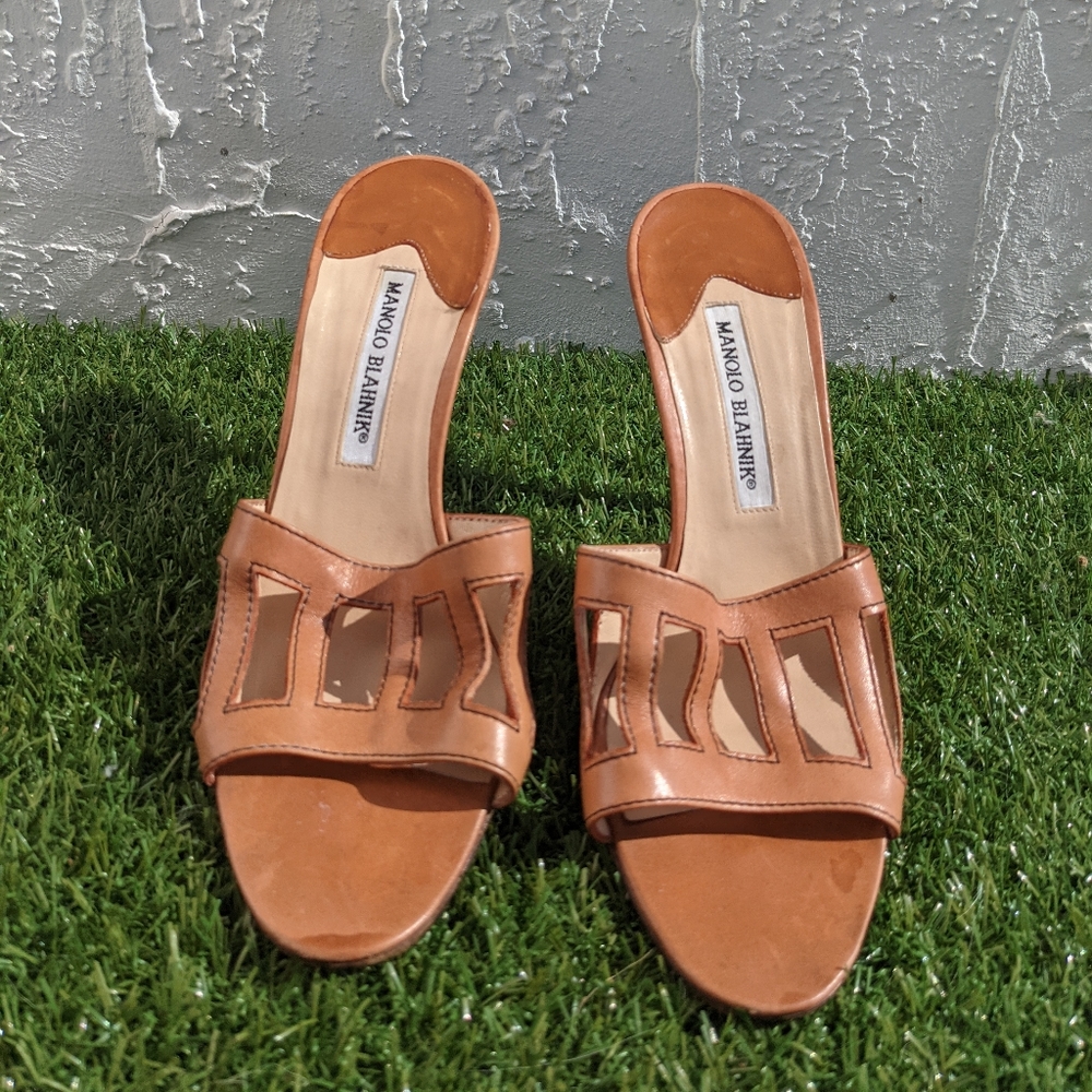MANOLO BLAHNIK womens 37.5 tan leather open toe